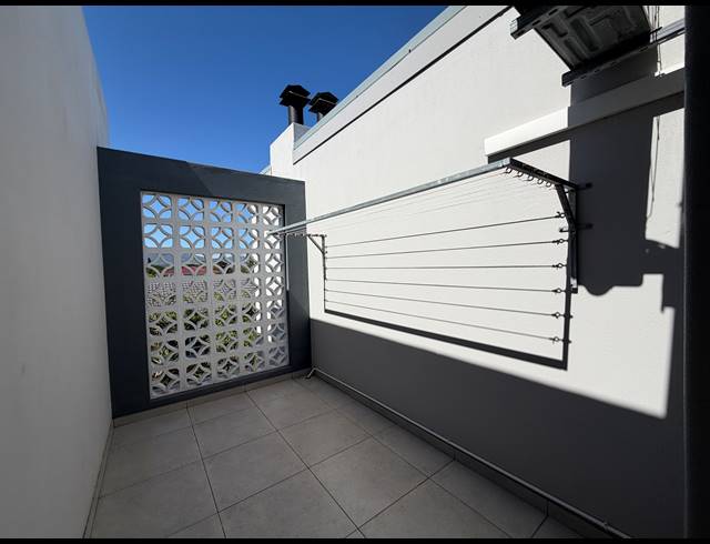 2 BEDROOM APARTMENT FOR SALE IN TABLE VIEW